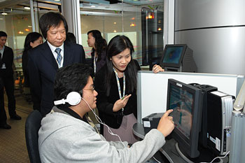 Assistant Commissioner for Labour (Employment Services) Mr. Byron NG Kwok-keung (left) at the first Youth Employment Start at Langham Place in Mongkok.