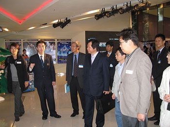 Members of tripartite committee visited a theatre.