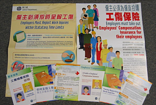 勞工處印制宣傳單張及海報，提醒僱主須投購僱員補償保險及呈報工傷。