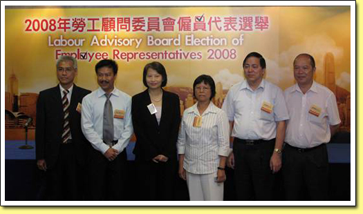 劳顾会主席谢凌洁贞（左三）与当选的雇员代表。