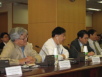 The Director of the ILO Office for China and Mongolia, Ms Constance Thomas (left in upper photo), visits the HKSAR and discusses with LAB members on The Future Outlook of the ILO Office for China and Mongolia with Special Emphasis on Promoting Tripartism.