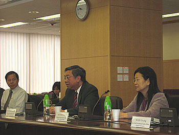 The Director of the ILO Office for China and Mongolia, Ms Constance Thomas (left in upper photo), visits the HKSAR and discusses with LAB members on The Future Outlook of the ILO Office for China and Mongolia with Special Emphasis on Promoting Tripartism.