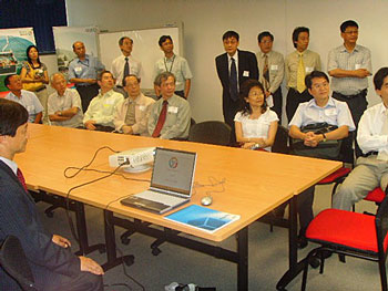 Representatives of the Ngong Ping 360 Project brief members on the occupational safety and health performance of the project.