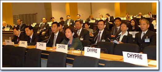 Representatives of the HKSAR attend the plenary session of the International Labour Conference together with the tripartite members of the Chinese delegation, including the Vice Minister of the Ministry of Human Resources and Social Security, Mr Wang Xiaochu (2nd from right in first row), Vice Chairman of All China Federation of Trade Unions, Mr Xu Zhenhuan (2nd from left in the first row), and Vice President of China Enterprise Confederation, Mr Chen Lantong (1st from left in front row).  