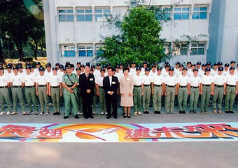 Trainees and guests completed the giant puzzle in the graduation ceremony.