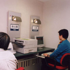 Computers at all job centres have resume building programmes to help job-seekers preparing resume. B