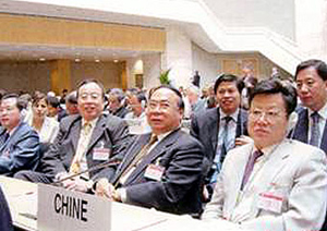 (Front row) The Vice Minister of the Ministry of Labour and Social Security of the State Council, Mr Li Qiyan (second from right); the Ambassador and Permanent Representative to the Permanent Mission of the People's Republic of China at Geneva, Mr Sha Zukang (first from right); and Assistant Commissioner for Labour (Employment Services), Mr Tsang Kin-woo (third from right) attending the 91st Session of the International Labour Conference.
