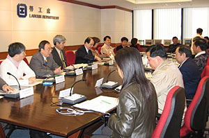 The ILO Regional Director for Asia and the Pacific, Mr Yasuyuki Nodera (third from left in the left row), meeting with the Permanent Secretary for Economic Development and Labour (Labour), Mr Matthew Cheung Kin-chung, Members of the Labour Advisory Board and other officials of the Labour Department during his visit to the HKSAR. 