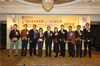 Permanent Secretary for Economic Development and Labour (Labour) Mr Matthew Cheung Kin-chung (fifth from left) presents the 'Enlightened Employers Award' to winners.