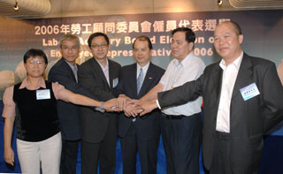 The Permanent Secretary for Economic Development and Labour (Labour), also Chairman of the LAB, Mr Matthew Cheung Kin-chung (third from right), and the newly-elected employee representatives of the LAB.