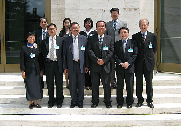 Assistant Commissioner for Labour (Employees' Rights and Benefits) Mr. Stanley NG Ka-kwong (front row, third from right), and members of the tripartite team at the 96th Session of the International Labour Conference in Geneva, Switzerland.