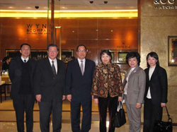 Commissioner for Labour Mrs. Cherry TSE LING Kit-ching (third from right) and members of the delegation meet Secretary for Economy and Finance of Macao Special Administrative Region TAM Pak-yuen (third from left) and Director of Macao Labour Affairs Bureau SHUEN Ka-hung (second from left) in Macao SAR.