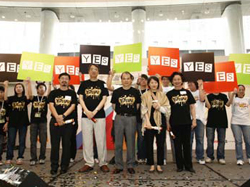 Secretary for Labour and Welfare Matthew CHEUNG Kin-chung (middle, front row), Permanent Secretary for Labour and Welfare Mr. Paul TANG Kwok-wai (second from left, front row), and Commissioner for Labour Mrs. Cherry TSE LING Kit-ching (second from right, front row) officiates at the opening ceremony of the new Youth Employment Start. 