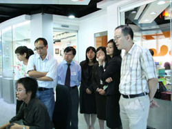 Members of the Customer Liaison Group 2008-09 visit a youth employment resource centre.