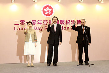 Toasting by Acting Chief Executive Mr. John Tsang and senior government officials during Labour Day Reception