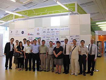 三方小组成员参观位于香港科学园的香港RFID 中心（ 供应链创科中心）