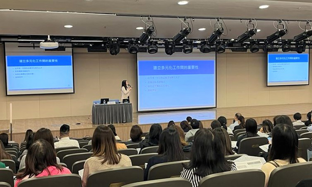 The Labour Department organised experience-sharing sessions and briefings for members of human resources managers' clubs established in different trades
