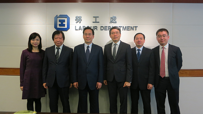 勞工處處長陳嘉信(左四)與人力資源和社會保障部孔昌生副部長(左三)會面